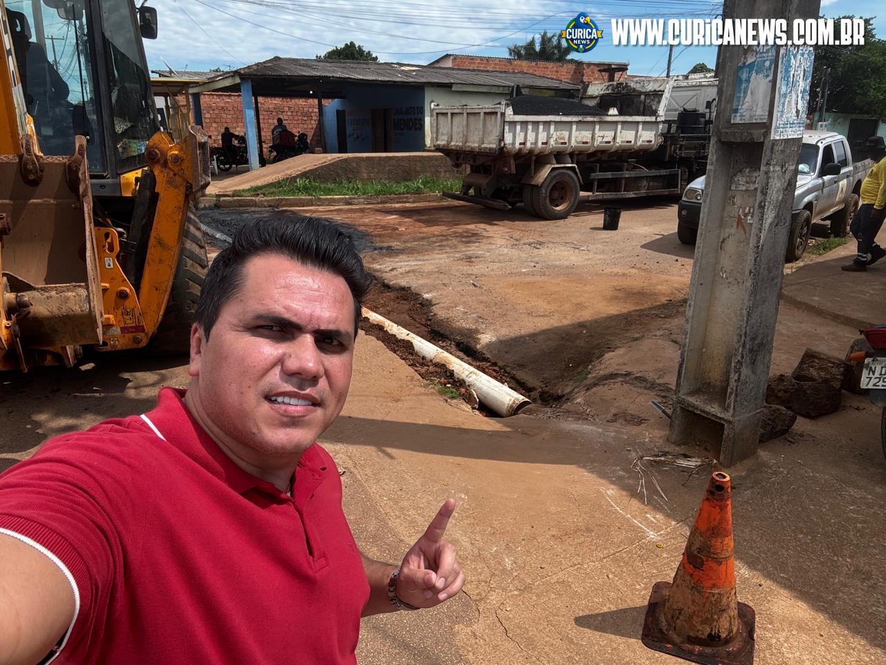 Vereador Edimilson Dourado acompanha obras de recuperação de rua na zona sul de Porto Velho